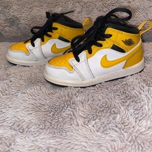 Nike Air Jordan 1 Mid University Gold White